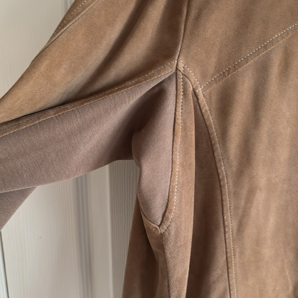 Lamarque luxurious soft suede, relaxed fit top. Size X. Light brown colour. - Picture 4 of 9